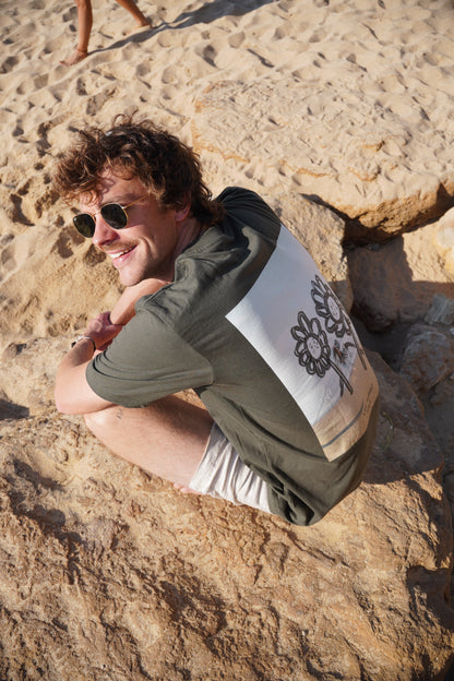 DOS FLORES EN LA PLAYA